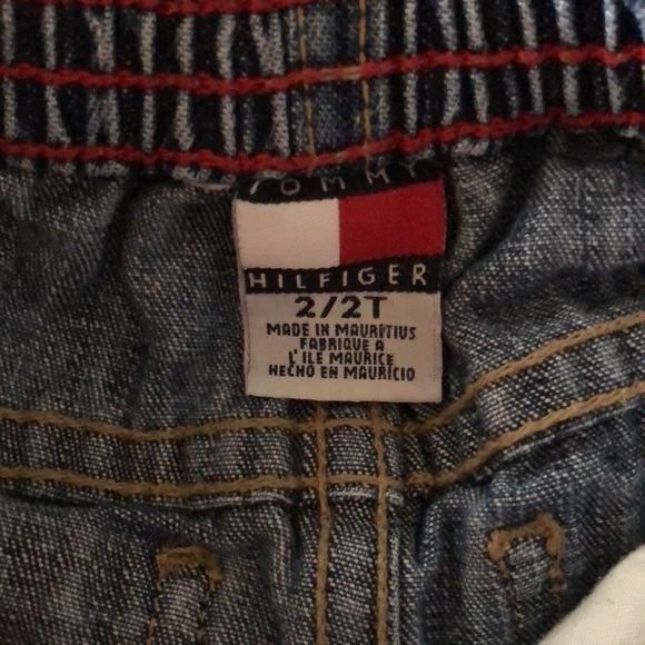 Toddler Tommy Hilfiger shorts size 2T - Picture 3 of 3
